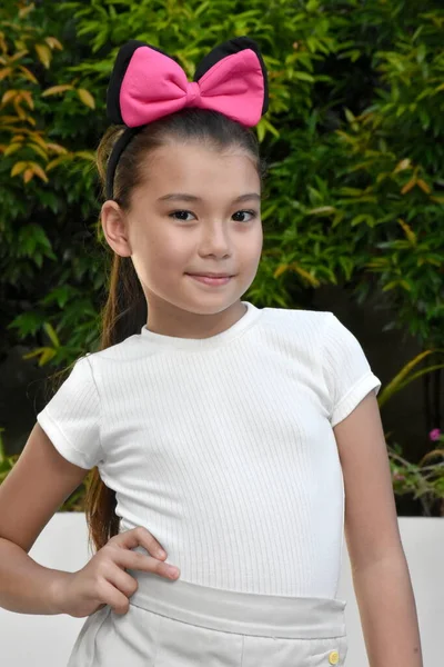 Güzel Filipinli Kadın Pembe Kravat Giyen Yakın Çekim