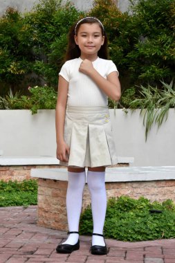 Gururlu Filipinli Kadın Çocuk Park Ediyor