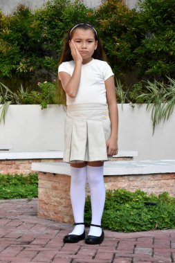 Güzel Kız ve Kargaşa Park 'ta Duruyor