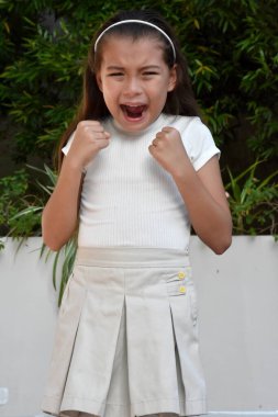 Kızgın Şirin Filipinli Çocuklar Etek Giyiyor