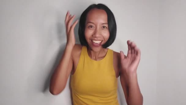 Una Mujer Asiática Feliz Emocionada — Vídeo de stock