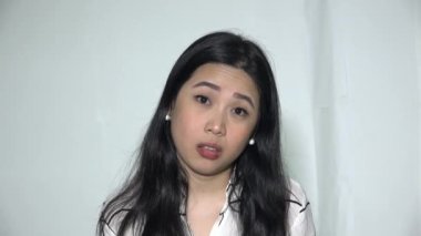 Üzücü Kafası Karışık Asyalı Kadın Yetişkin İzole Edildi