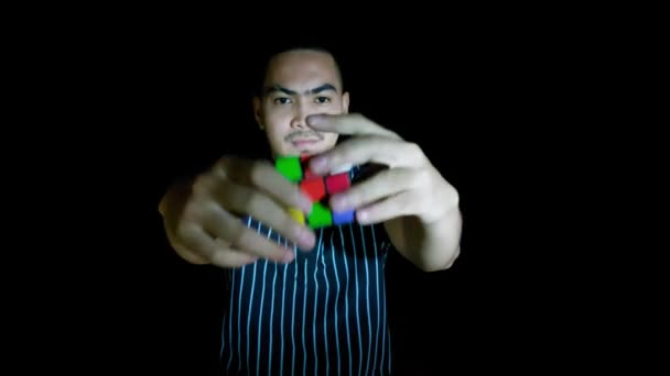 Asian Man Logic Puzzle — Stok video