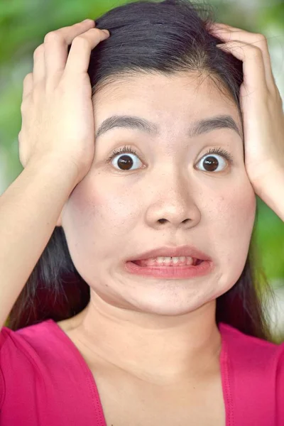 Stressig Ung Asiatisk Kvinna — Stockfoto