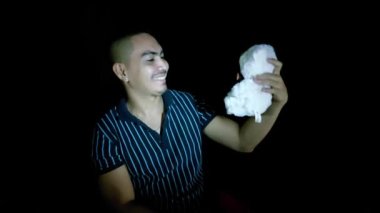Ayı Doldurulmuş Asyalı Adam