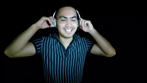 Uomo Asiatico Ascolto Musica — Video Stock