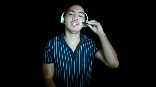 Asiatique Homme Agent Soutien Clientèle Avec Écouteurs — Video