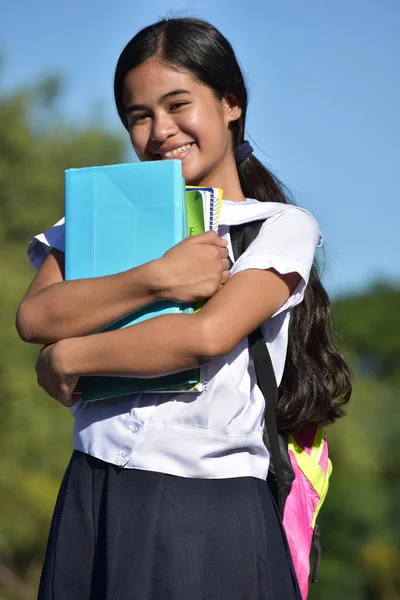 Schöne Asiatische Studentin Lächelt Uniform Mit Notizbüchern — Stockfoto