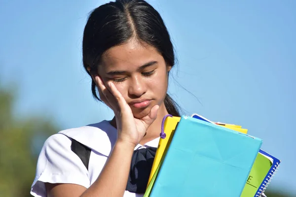 Joven Diverso Chica Estudiante Pensando Usando Uniforme — Foto de Stock