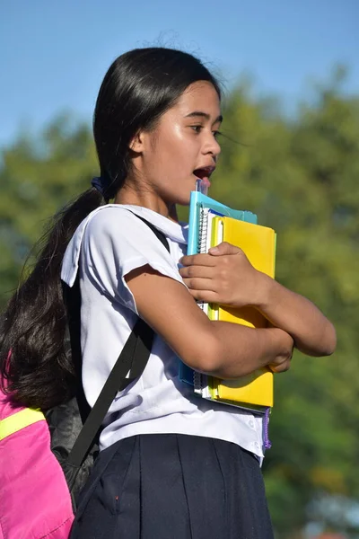 Şaşırmış Bir Öğrenci Liseli Kız — Stok fotoğraf