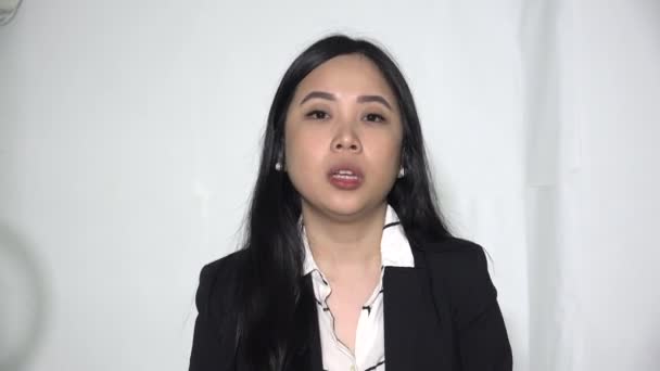Stressed Asian Business Woman Isolated — 图库视频影像