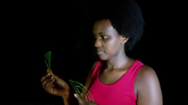 Pusula ve Üçgen İzole Edilmiş Afrikalı Yetişkin Kadın