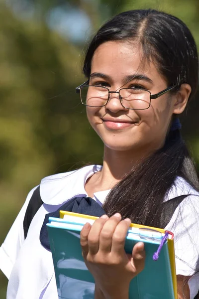 Eine Glückliche Süße Minderheitenstudentin — Stockfoto