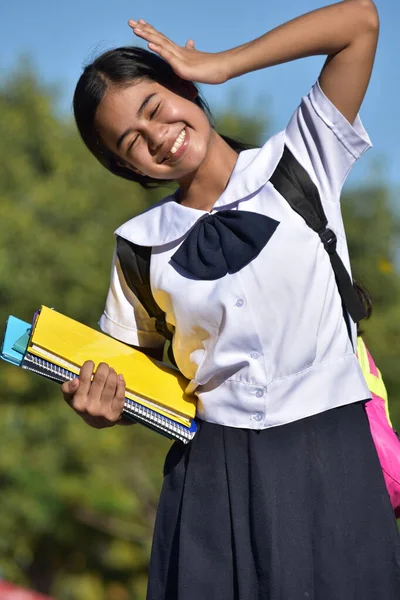Χαριτωμένη Φιλιππινέζα Μαθήτρια Έφηβος Χαμογελώντας — Φωτογραφία Αρχείου