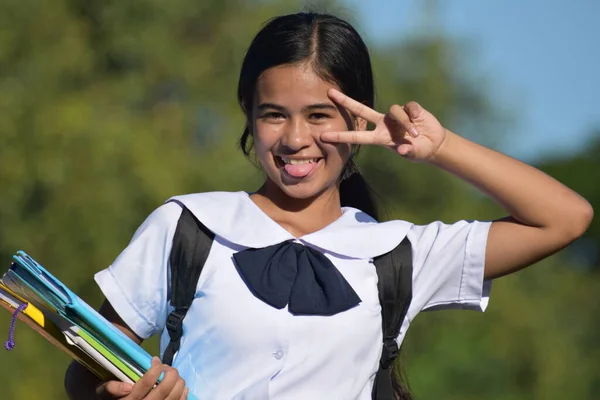 若いフィリピン人女子学生と幸せ — ストック写真