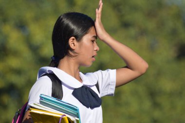 Bir Kız Öğrenci Belleği Sorunları