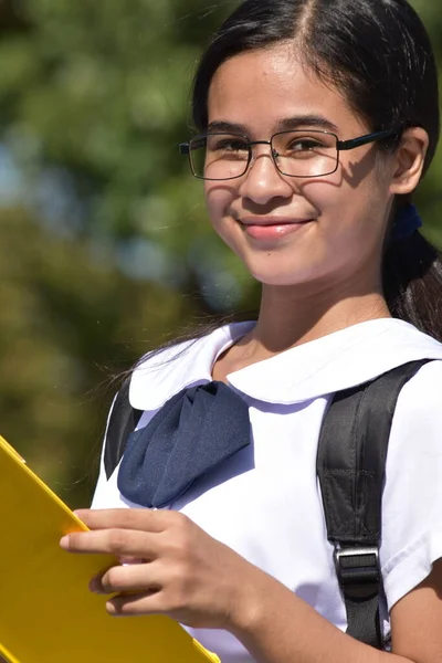 Filipínská Dívka Studentské Čtení — Stock fotografie