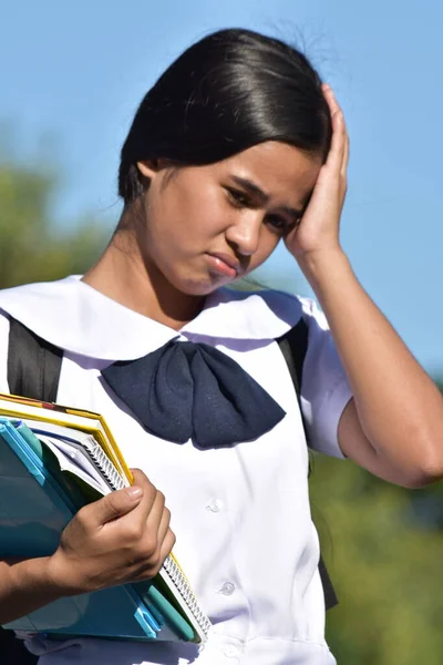 Stressad Ung Asiatisk Skola Flicka Bär Skolan Uniform — Stockfoto