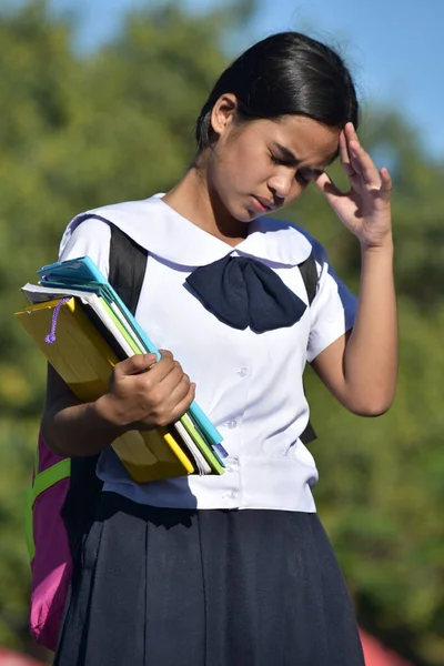 Estressado Jovem Filipina Pessoa Vestindo Uniforme Com Livros Didáticos — Fotografia de Stock