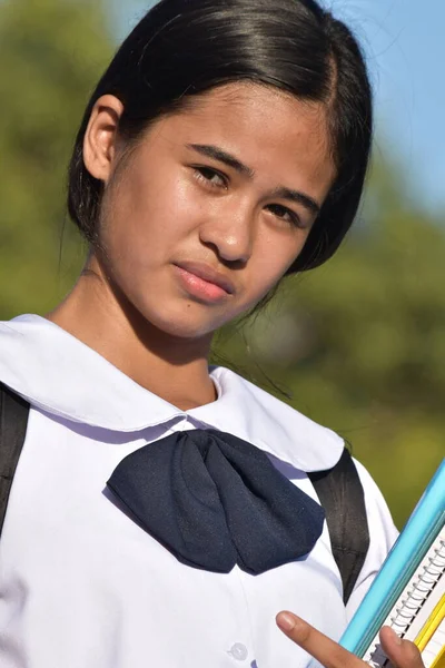 Mutsuz Asyalı Genç Bir Bayan Öğrenci — Stok fotoğraf