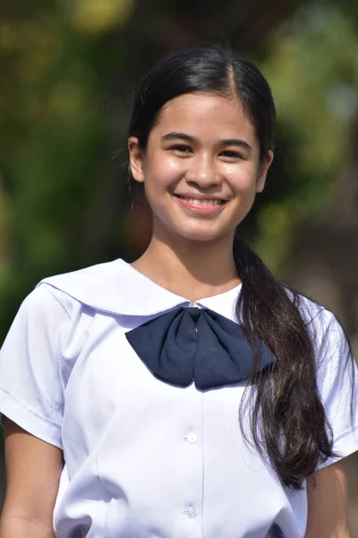 Retrato Una Joven Filipina Con Pelo Largo —  Fotos de Stock