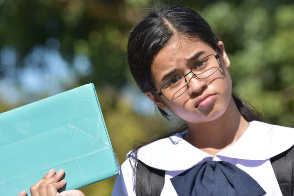 Onbeslist Intelligente Filipina Vrouwelijke Student Draagt Bril — Stockfoto
