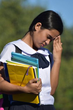 Kız öğrenci ve üniforma anksiyete