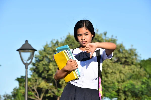 Ganska Asiatisk Student Tonåring Skolflicka Med Tummar Ner — Stockfoto