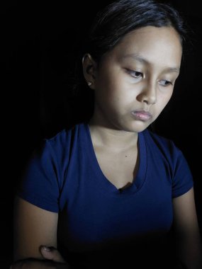 Sorunu olan üzgün genç kız.