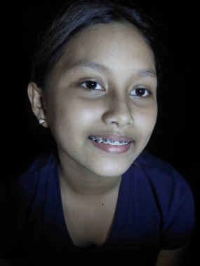 Genç Asyalı kız portresi