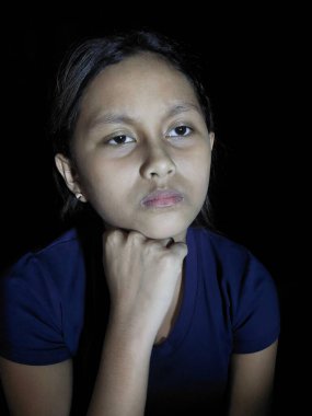 Üzücü bir genç kız