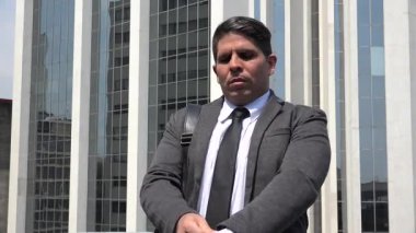 takım elbise ve kravat işadamı