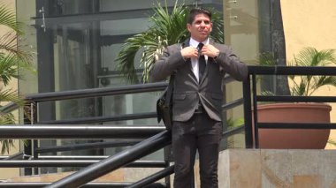 Dış office ayakta işadamı