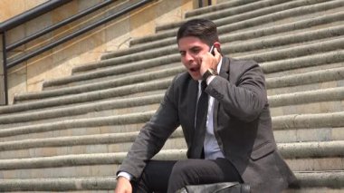 Telefondaki iş adamı.