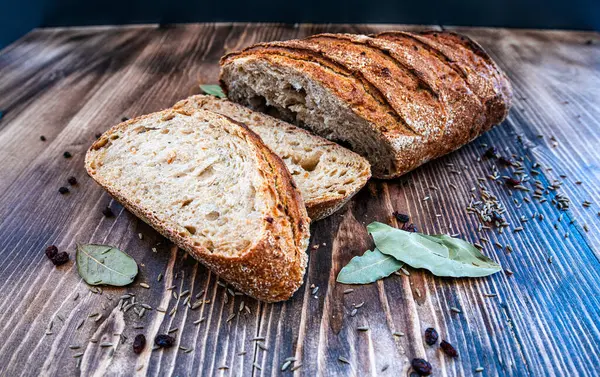 En taze ve çıtır ekmeklerimiz var. En büyük ekmekler burada.