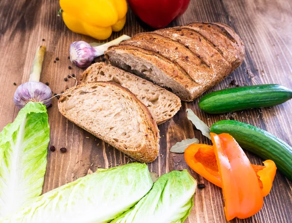 En taze ve çıtır ekmeklerimiz var. En büyük ekmekler burada.