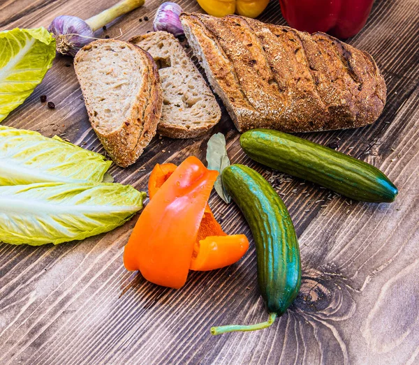 En taze ve çıtır ekmeklerimiz var. En büyük ekmekler burada.