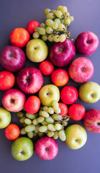 Mağazanın reklamı için meyveler.