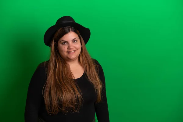 Young Woman Wearing Black Hat Gestures Hands Green Background Easy — Stock Photo, Image