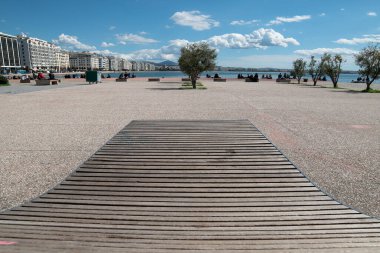 Thessaloniki şehir liman manzaralı güzel güneşli bir günde, Yunanistan