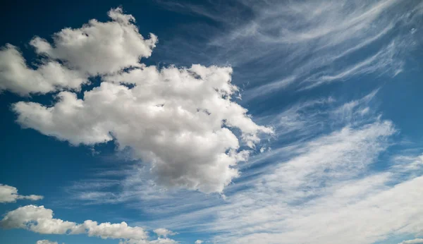 그리스 구름이 휘날리는 아름다운 — 스톡 사진