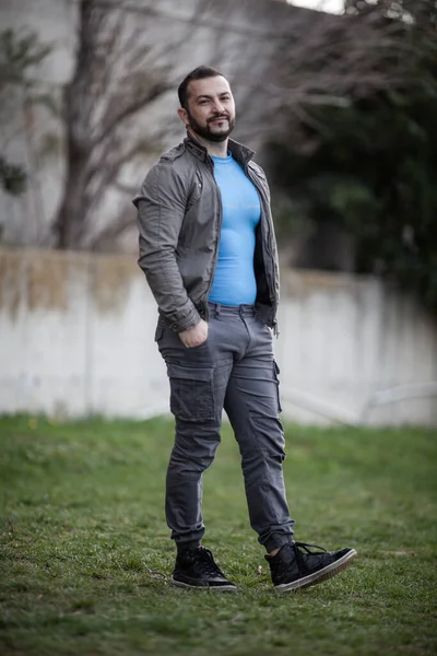 Natural looking guy posing outdoors, wearing casual clothes, no post edit