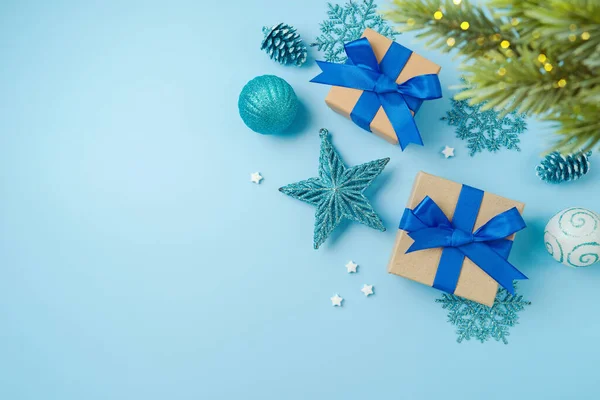 有礼物盒和蓝色装饰品的圣诞快乐背景 — 图库照片