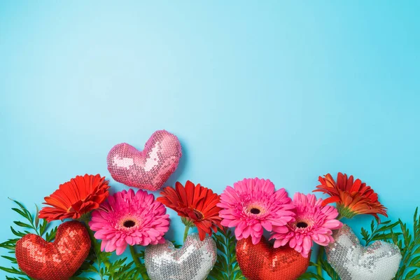 Fond Saint Valentin Avec Gerbera Fleur Marguerite Des Formes Coeur — Photo