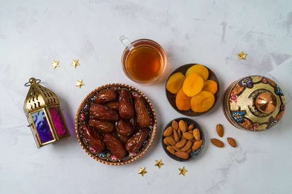 Ramadan Kareem Semesterbord Med Torkade Datum Frukt Och Dekorationer Sten — Stockfoto