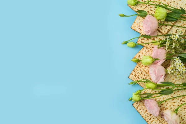 Jewish Holiday Passover Concept Matzah Spring Flowers Blue Background Top — Stock Photo, Image