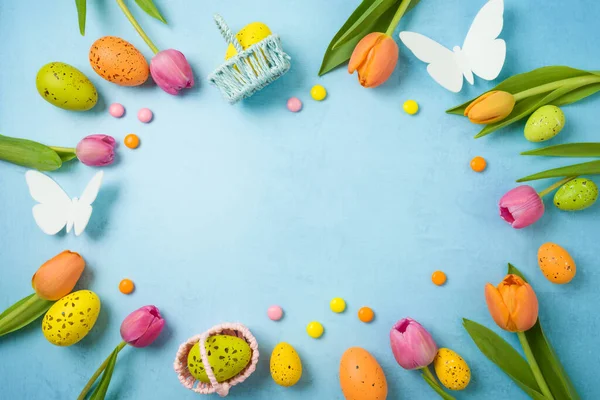 Paskalya Bayramı Sınır Arkaplanı Paskalya Yumurtaları Lale Çiçekleri Üst Manzara — Stok fotoğraf