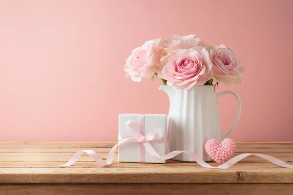 Ευτυχισμένη Ημέρα Της Μητέρας Έννοια Τριαντάφυλλο Λουλούδια Σχήμα Καρδιάς Και — Φωτογραφία Αρχείου