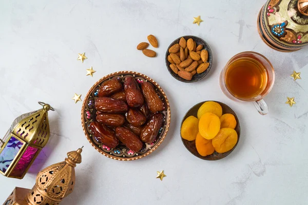 Eid Fitr Έννοια Διακοπών Γλυκά Αποξηραμένα Ημερομηνίες Φρούτα Και Διακοσμήσεις — Φωτογραφία Αρχείου