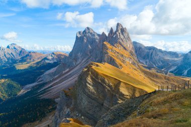 Dolomitler dağları Seceda güzel bir manzara, Güney Tyrol, İtalya, Avrupa